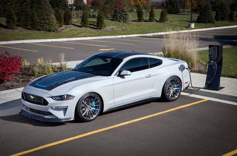 福特發布全電動跑車Mustang！900匹馬力+六速手動
